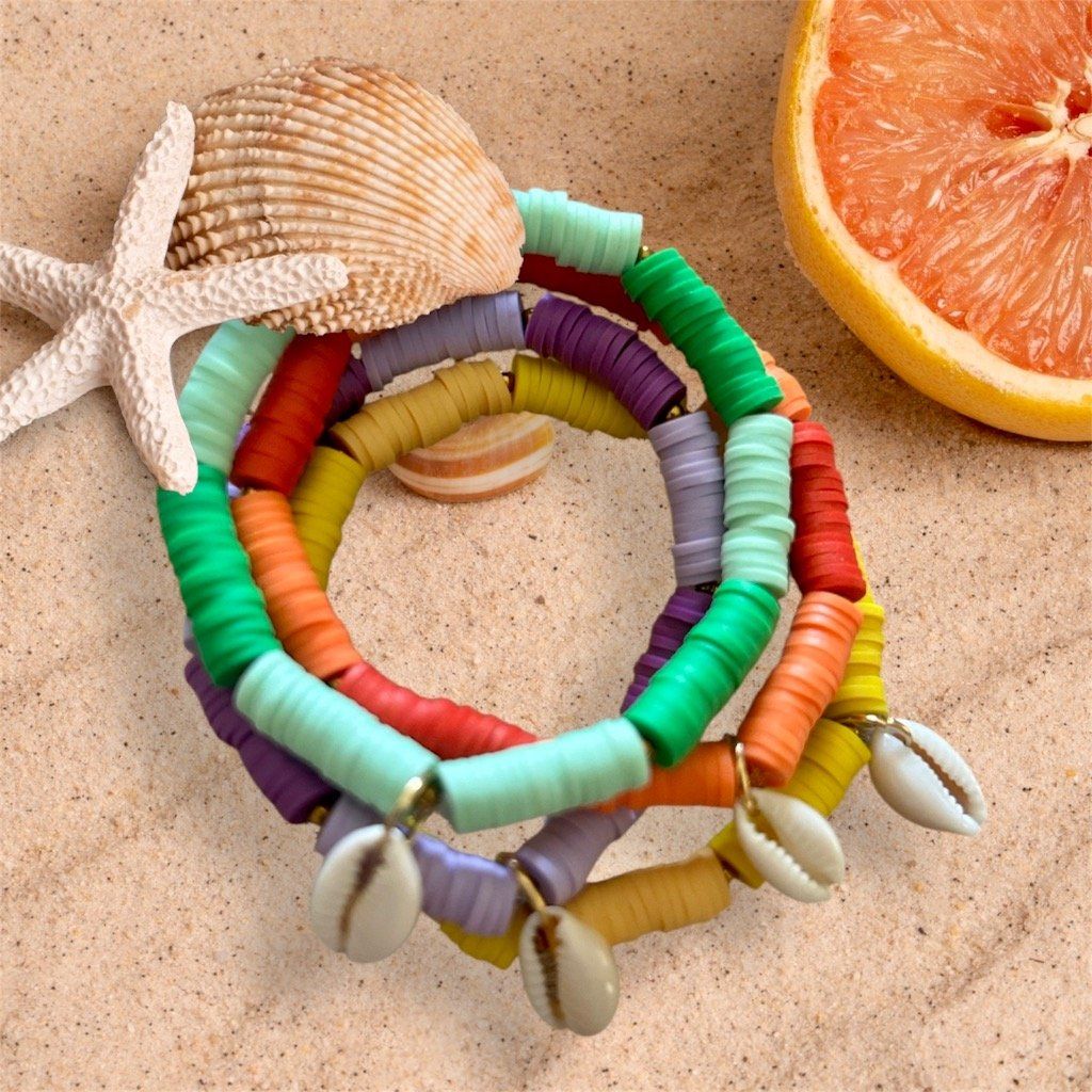 bracelet_colore_perles_de_heishi_et_coquillage.jpg
